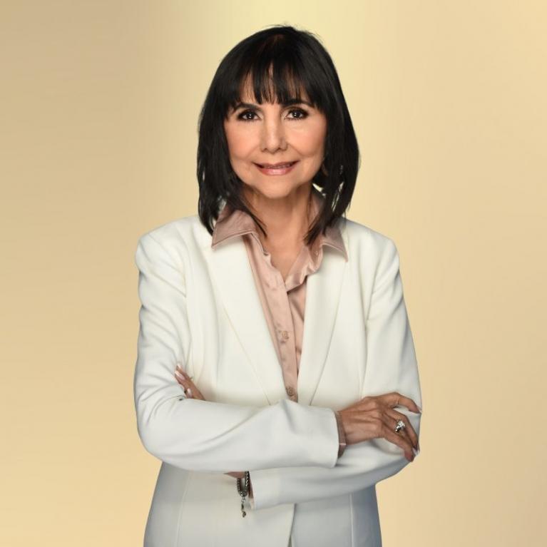 LUCIA LLERENA Logo